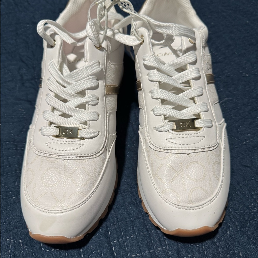 Calvin Klein White gold accent Sneakers Minimalist Design womens size 11 logo